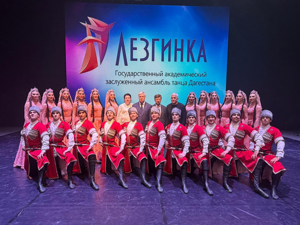 Поволжский триумф «Лезгинки»: ансамбль из Дагестана завершил масштабный гастрольный тур и удостоен высокой награды Государственный академический заслуженный ансамбль танца Дагестана «Лезгинка»